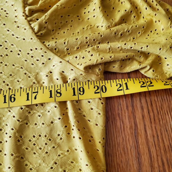 W5 NWT Mustard Yellow Blouse Puff Ruch Sleeve Small Texture Cut Out XL - Picture 9 of 11